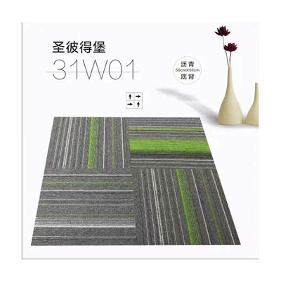 총 무게 700-750g 고급 100% PP 카펫 타일 가정용 50x50cm 광장
