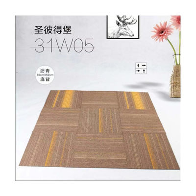 총 무게 700-750g 고급 100% PP 카펫 타일 가정용 50x50cm 광장