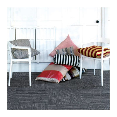 현대 스타일 100% Pp 오피스 카펫 타일 50x50cm OEM 상용 카펫에서 광장